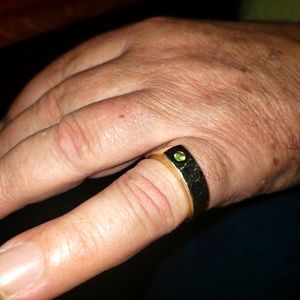 Gold band with diamond chip 14 k